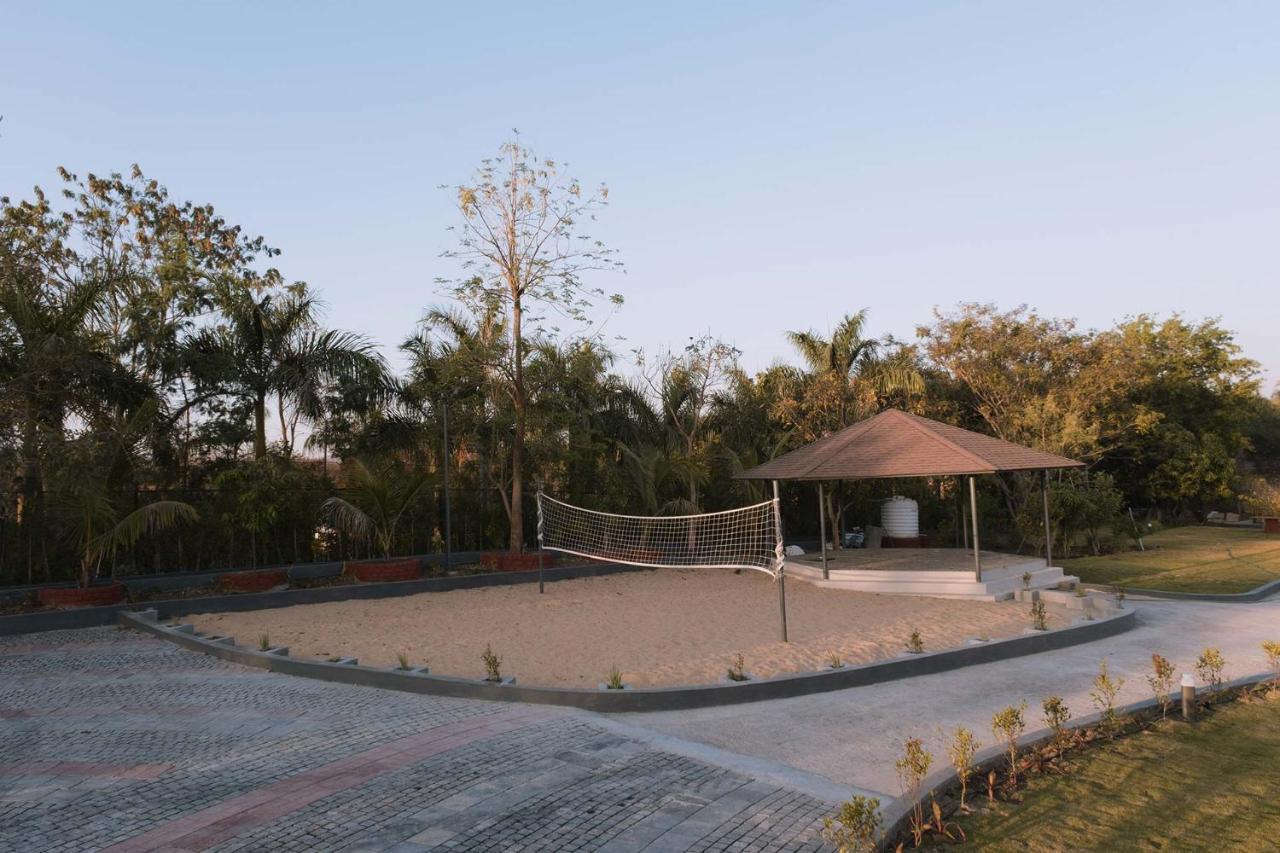 Bel Air Mansion: Tranquil Oasis With Deck, Gazebo & Amphitheatre * Lonavala