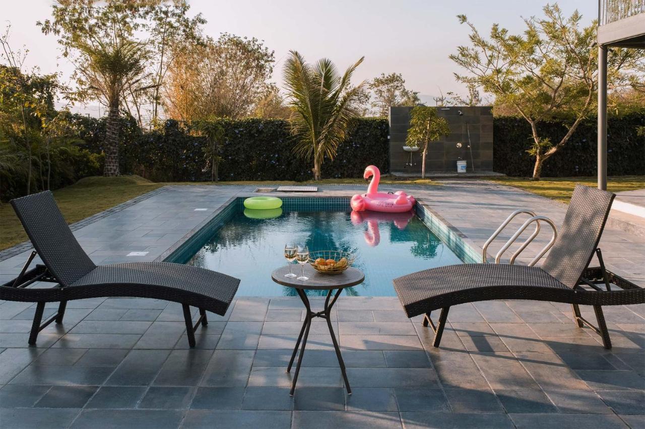 Bel Air Mansion: Tranquil Oasis With Deck, Gazebo & Amphitheatre Villa Lonavala