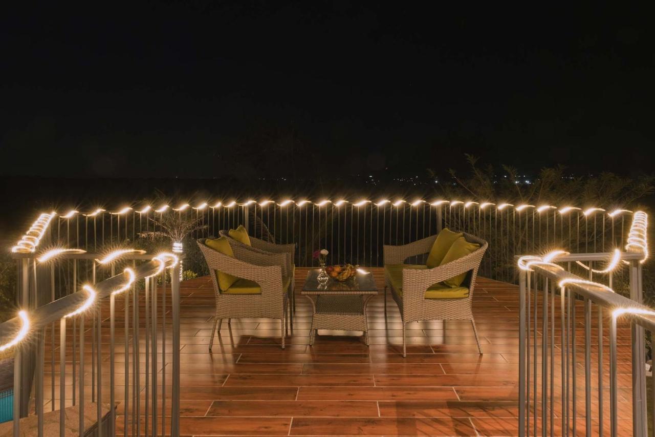 Bel Air Mansion: Tranquil Oasis With Deck, Gazebo & Amphitheatre * Lonavala