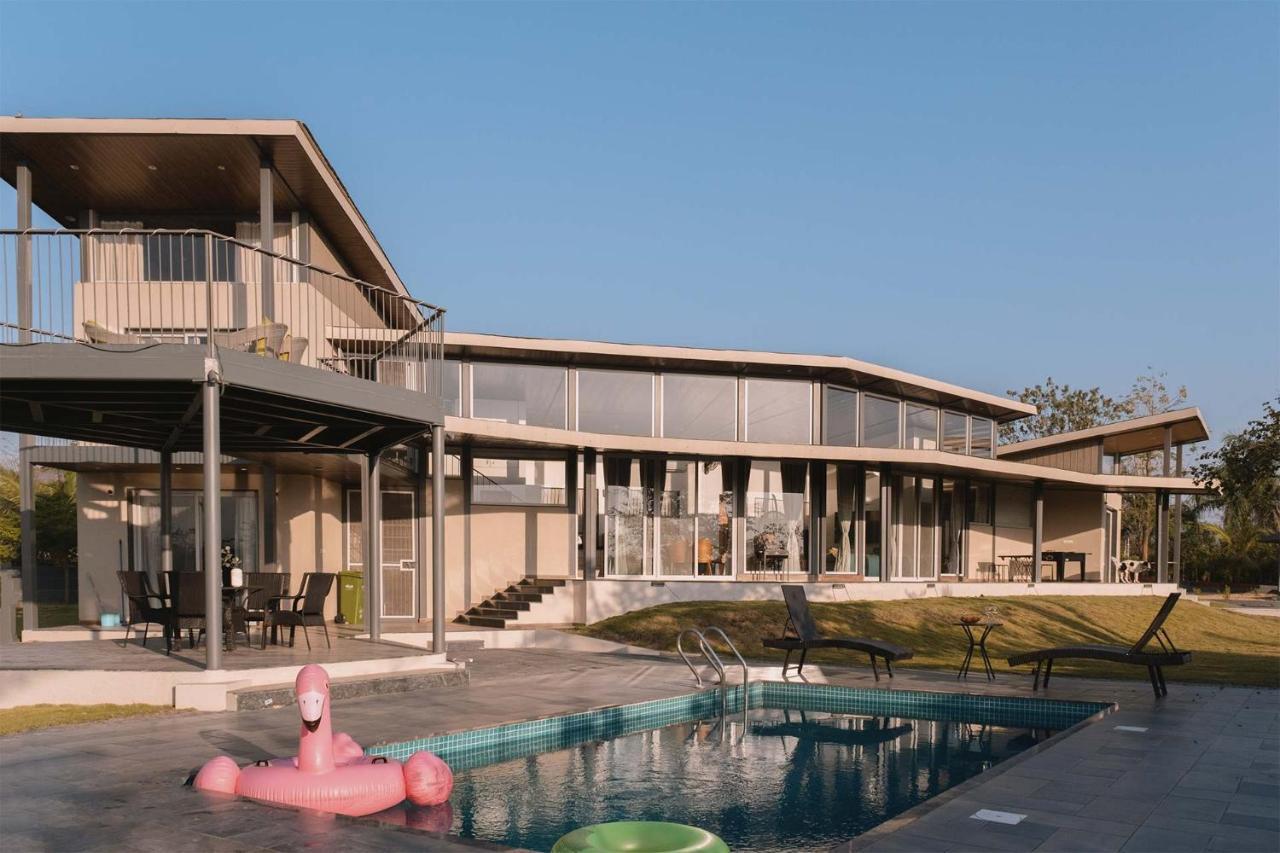 Bel Air Mansion: Tranquil Oasis With Deck, Gazebo & Amphitheatre * Lonavala