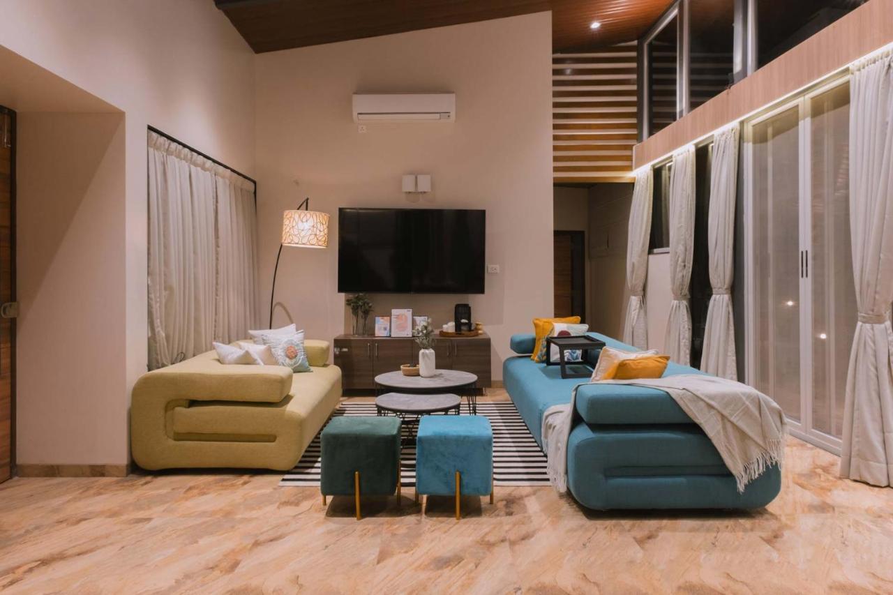 Bel Air Mansion: Tranquil Oasis With Deck, Gazebo & Amphitheatre Lonavala