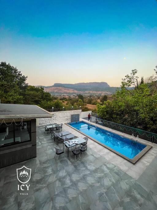 Icy - 4bhk With Pool And Mountain View