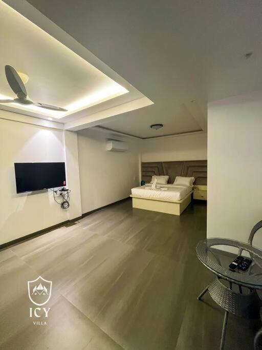 Icy - 4bhk With Pool And Mountain View