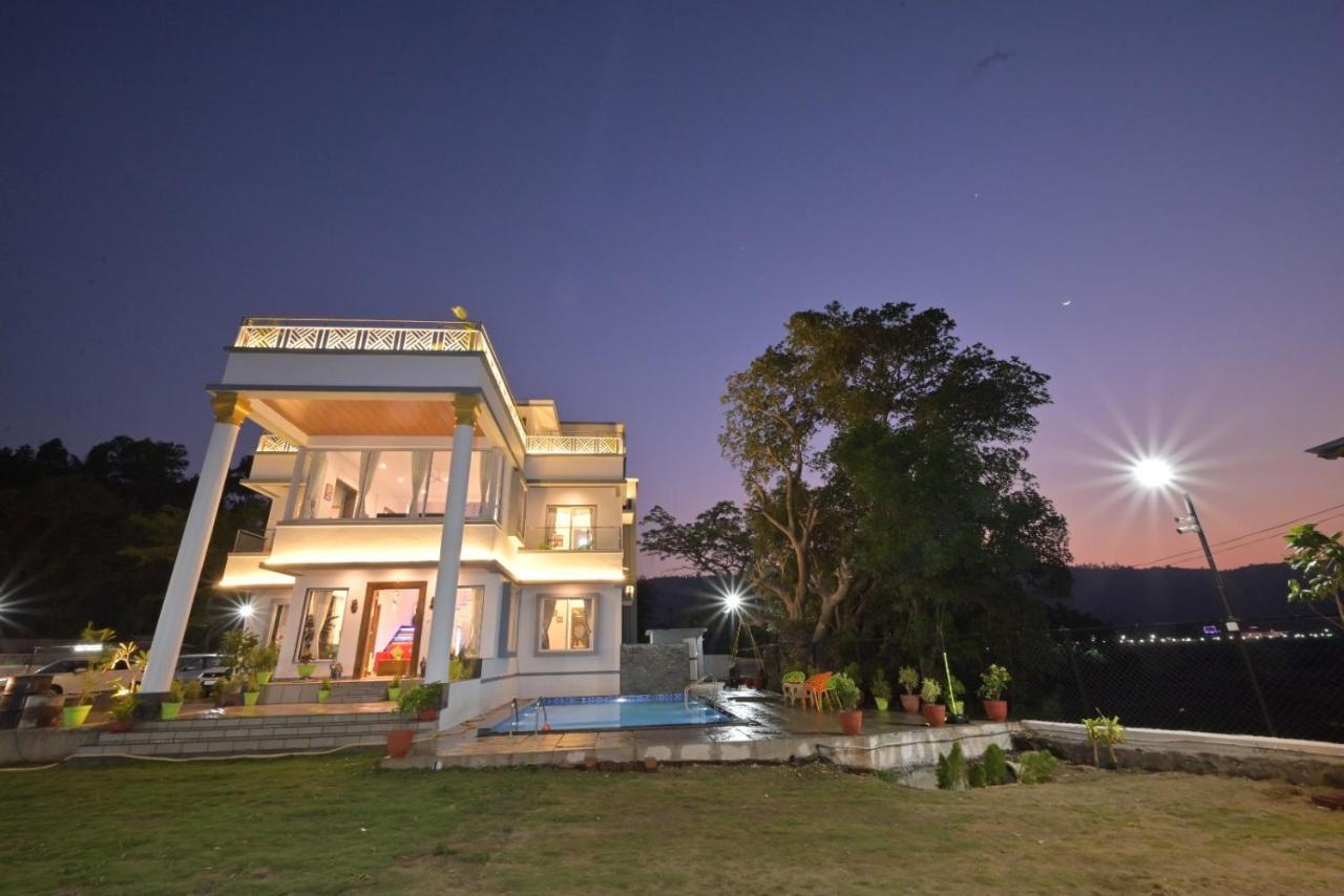 White Castle By Tropicana Villa
