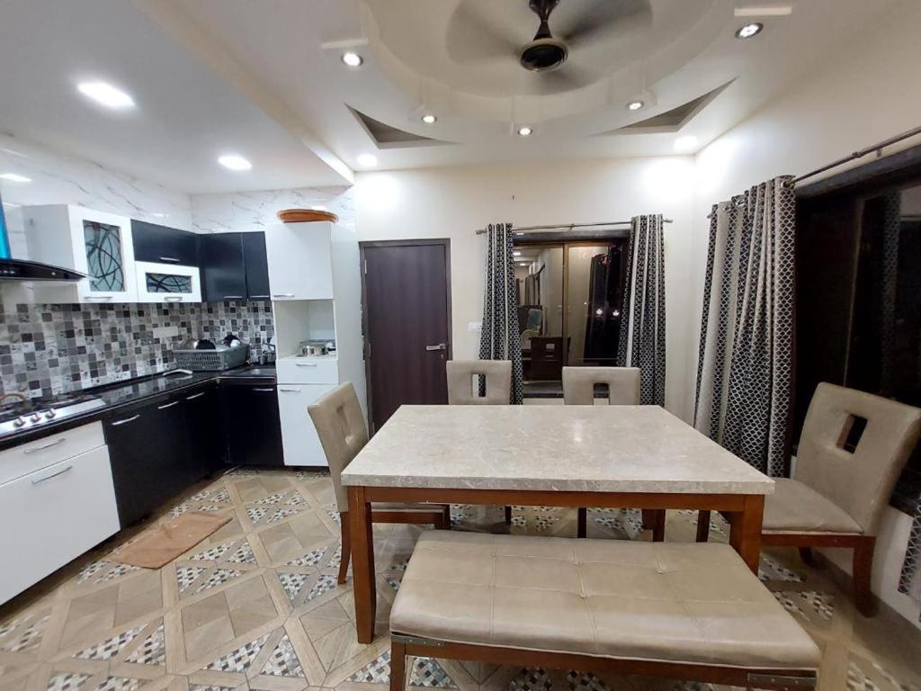 Hawkston 4 Bhk