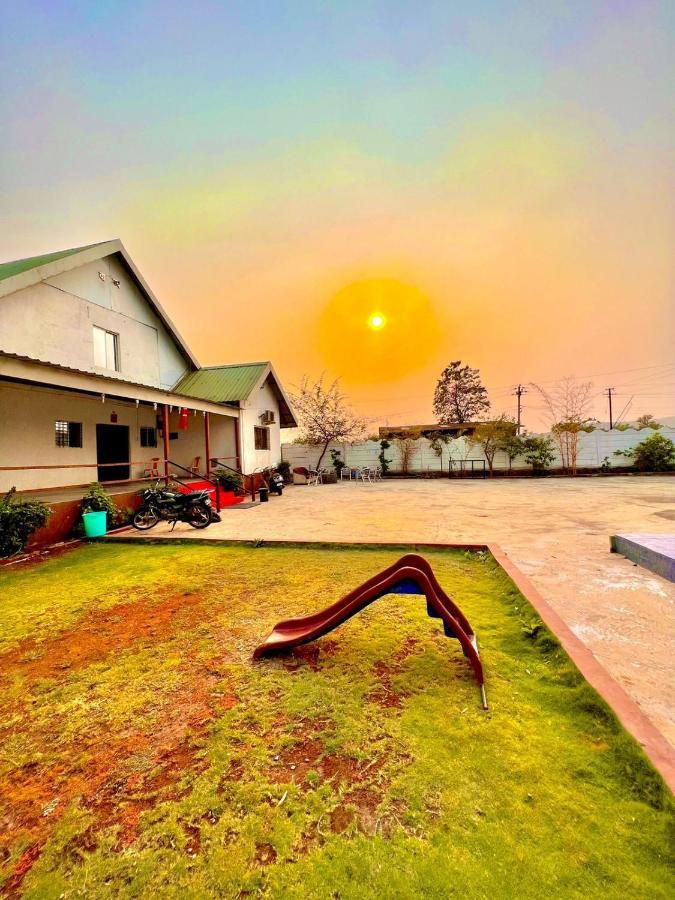 Om Sai Farmhouse * Lonavala
