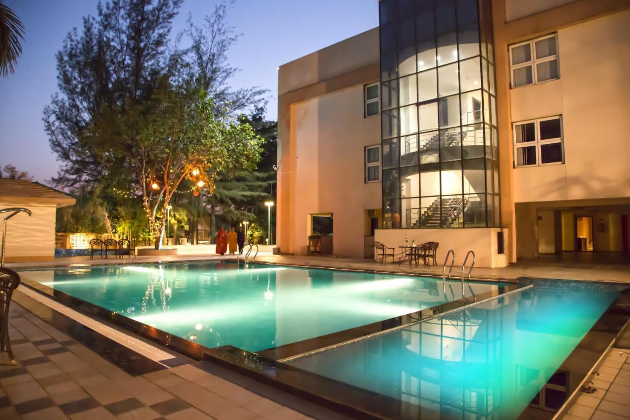 7 Apple 3* Lonavala