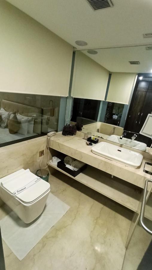 Hotel Kailash Parbat 3*