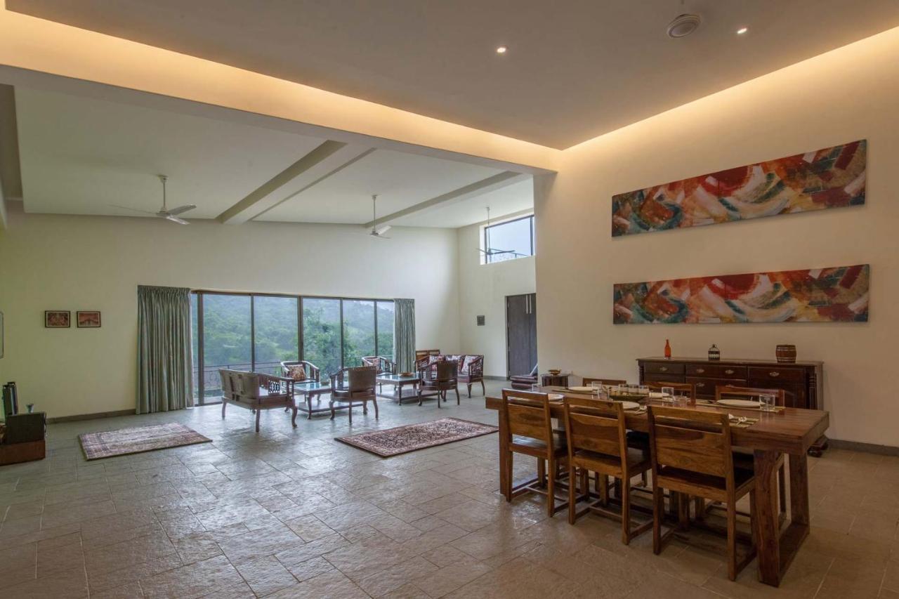 Stayvista's Shivom 8 - A Serene Escape With Views Of The Valley And Villa *