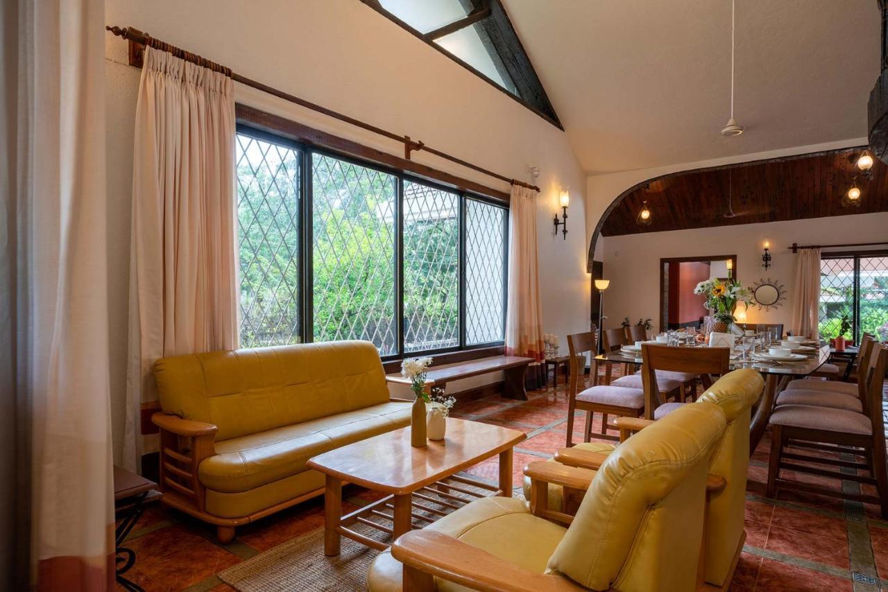 Villa Stayvista's Gulmohar Gardens: Mountain With Heated Pool & Games Lonavala