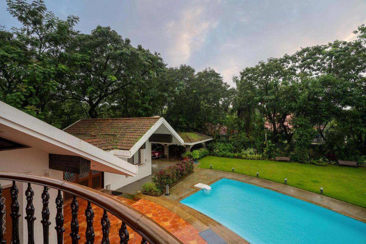Stayvista's Gulmohar Gardens: Mountain With Heated Pool & Games