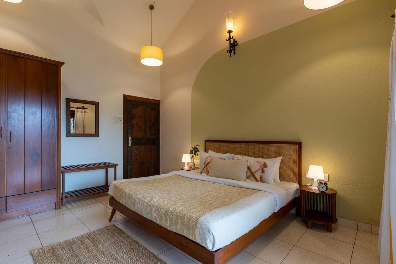 Stayvista's Gulmohar Gardens: Mountain With Heated Pool & Games * Lonavala