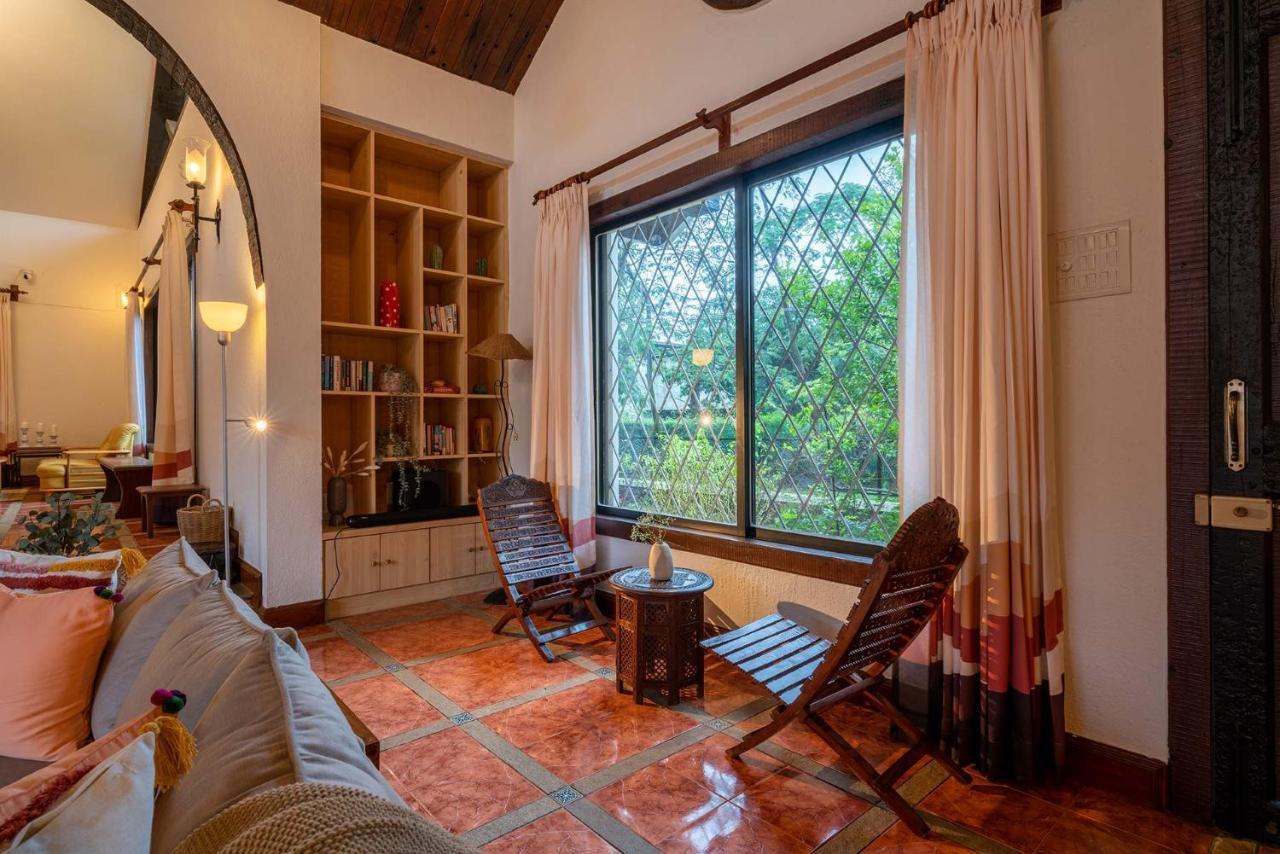 Stayvista's Gulmohar Gardens: Mountain With Heated Pool & Games Villa *