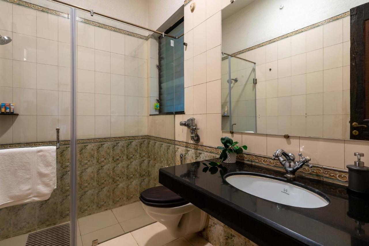 Villa Stayvista's Gulmohar Gardens: Mountain With Heated Pool & Games Lonavala