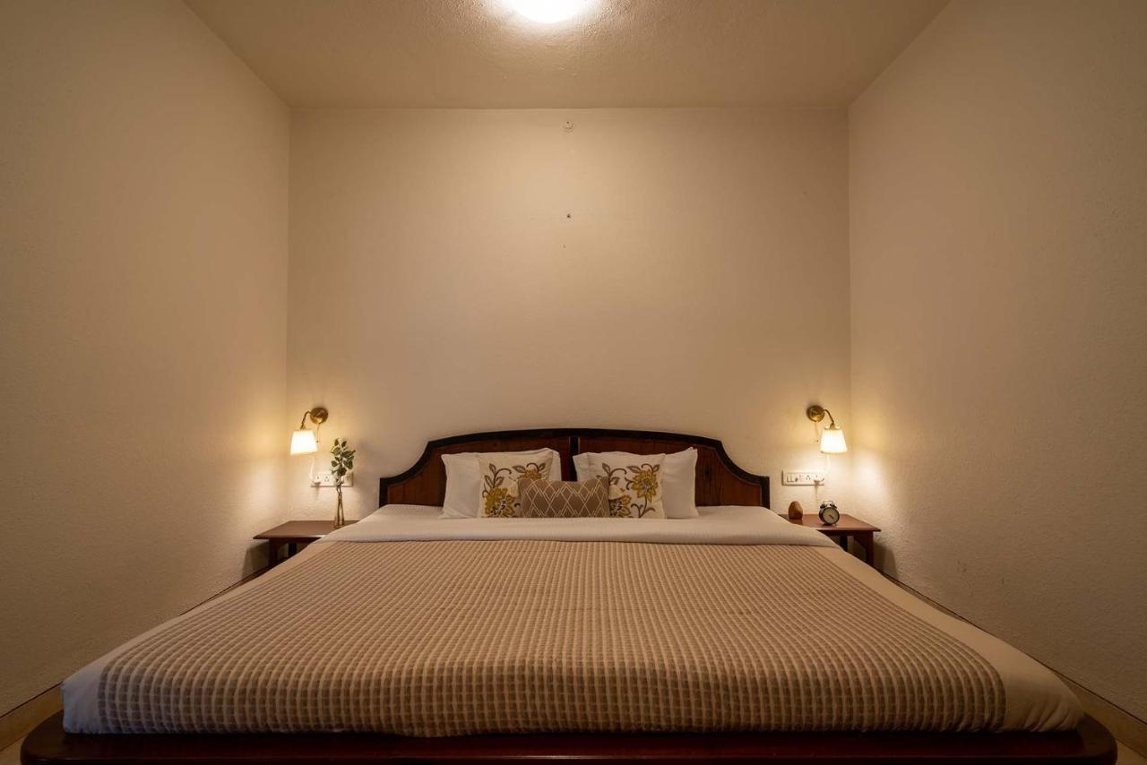 Stayvista's Gulmohar Gardens: Mountain With Heated Pool & Games Villa