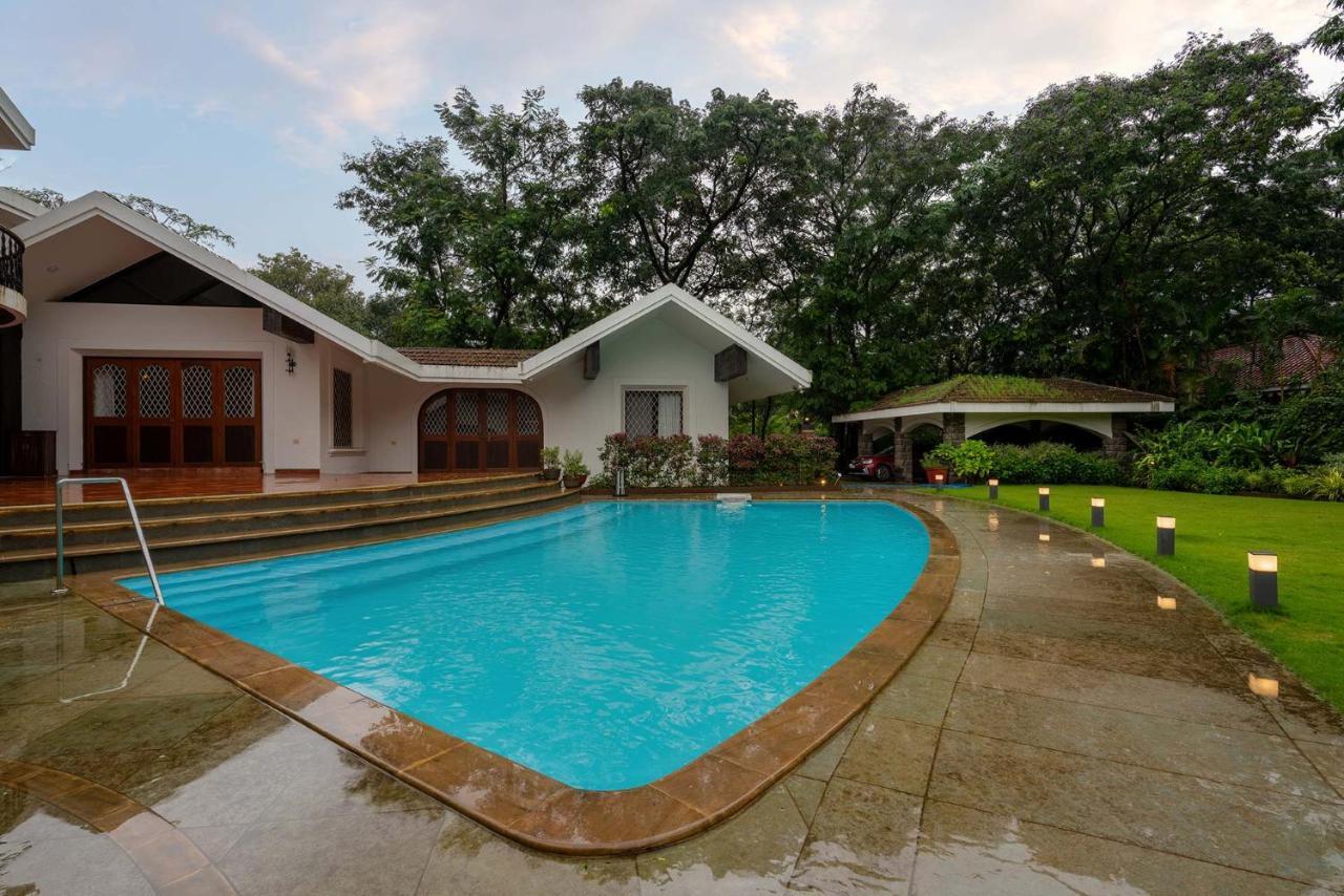 Stayvista's Gulmohar Gardens: Mountain With Heated Pool & Games Villa