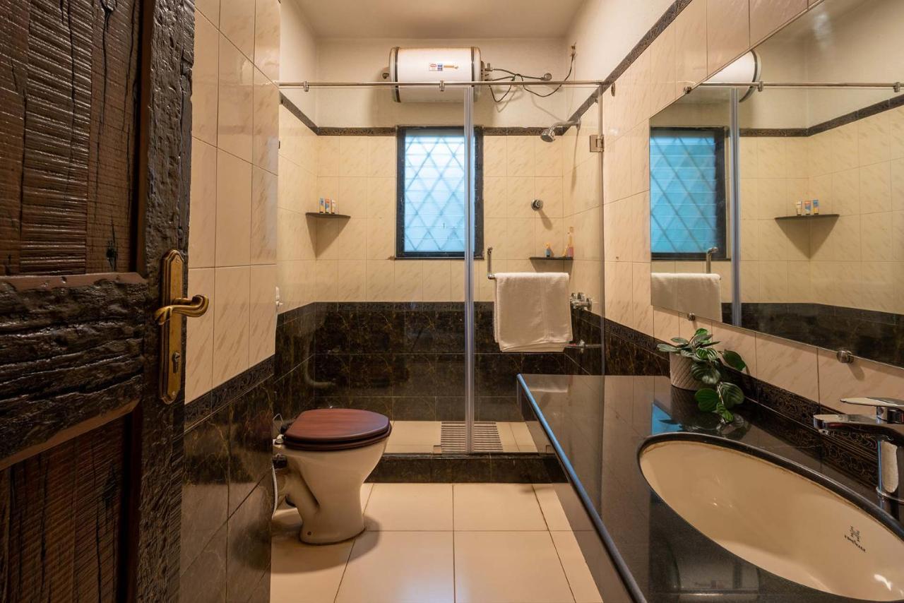 Stayvista's Gulmohar Gardens: Mountain With Heated Pool & Games Villa *