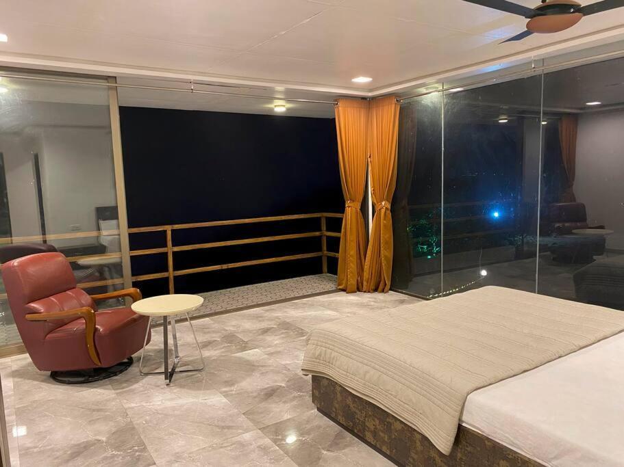 Glass House By Kalani Farms Villa