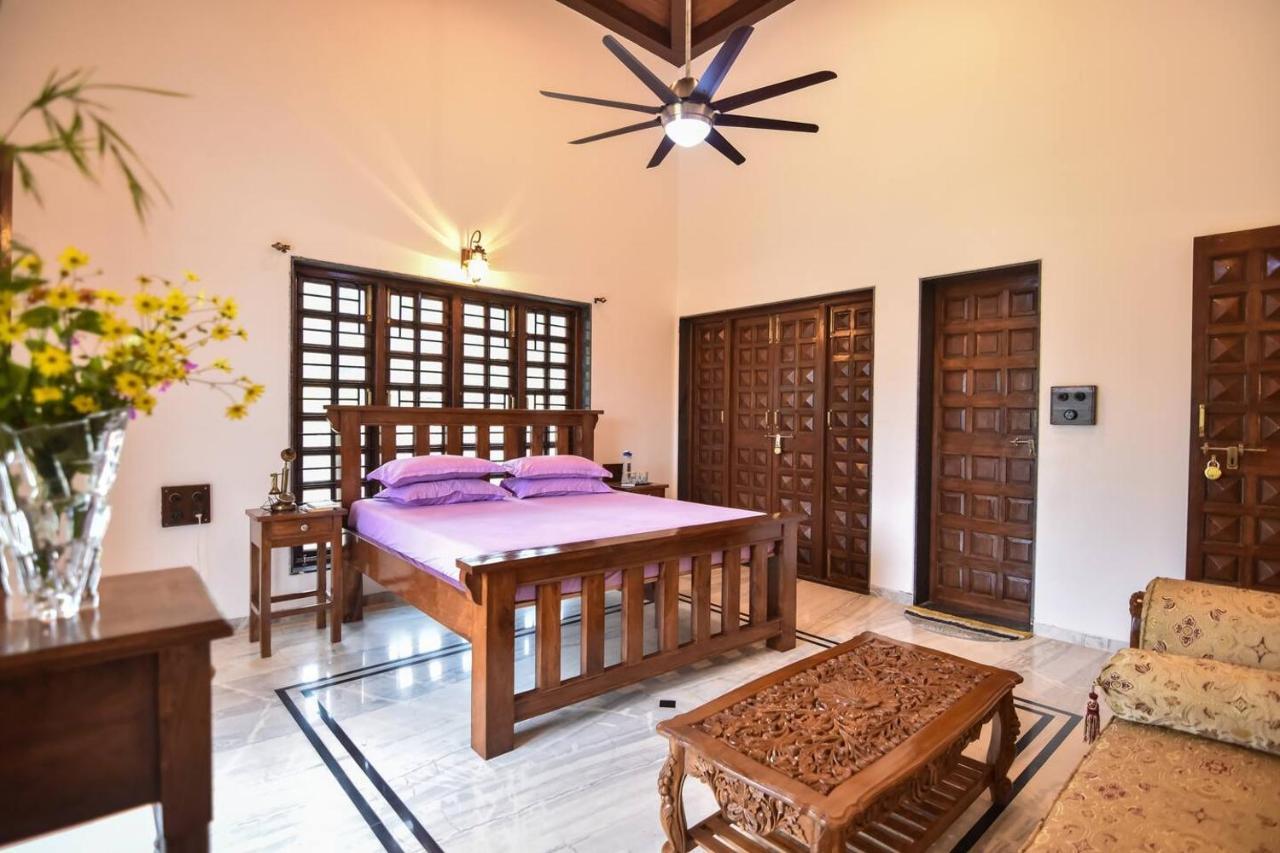 Colonial Pet Friendly 3 Bhk With Outstanding Views Villa *