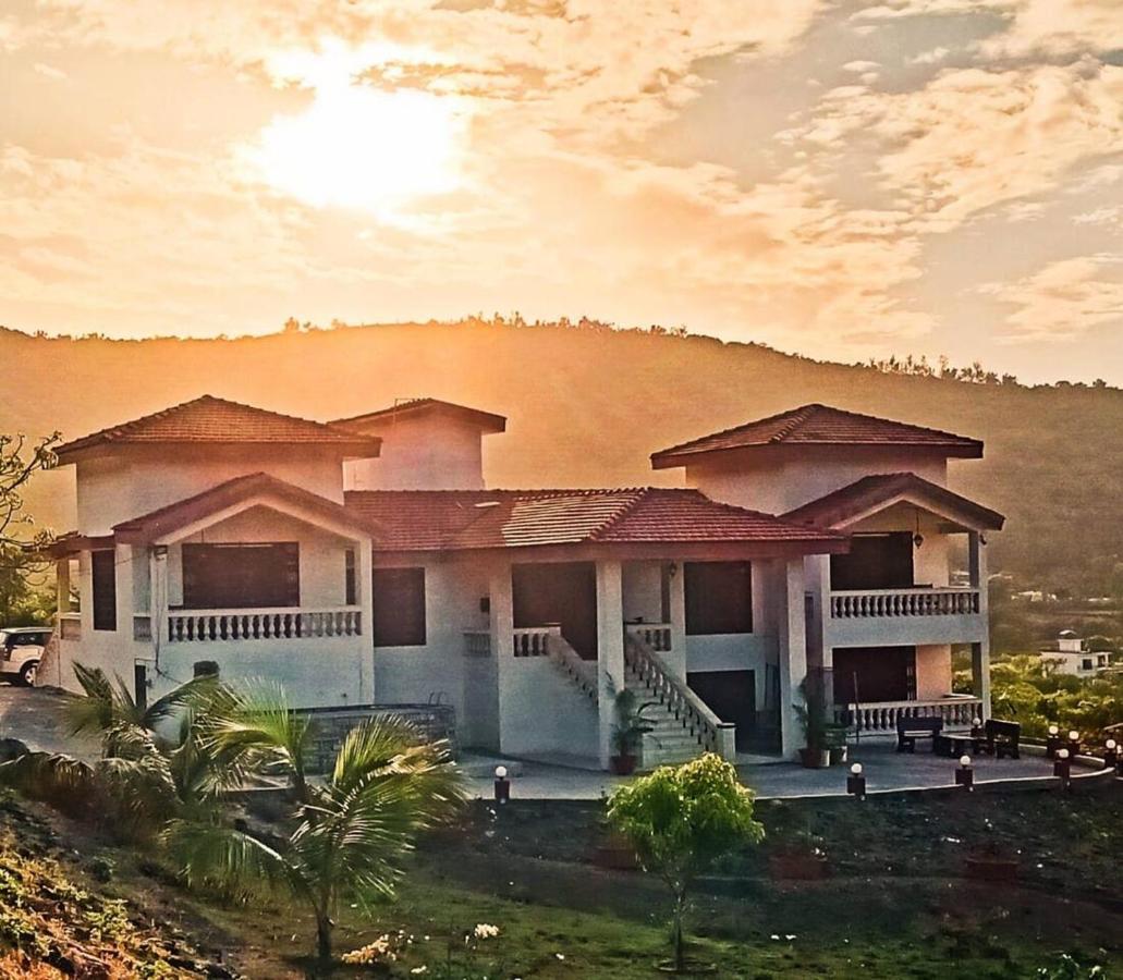 Colonial Pet Friendly 3 Bhk With Outstanding Views Lonavala