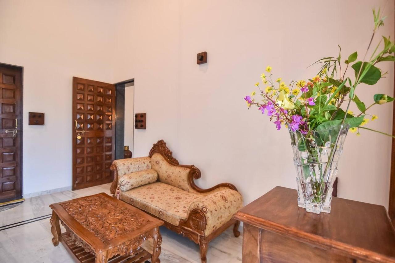 Colonial Pet Friendly 3 Bhk With Outstanding Views