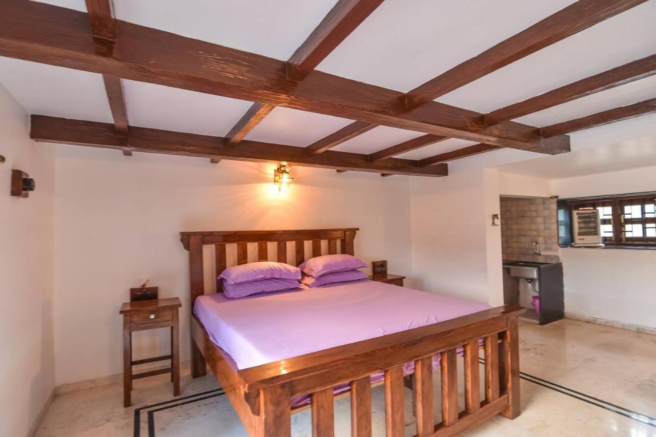 Colonial Pet Friendly 3 Bhk With Outstanding Views Villa