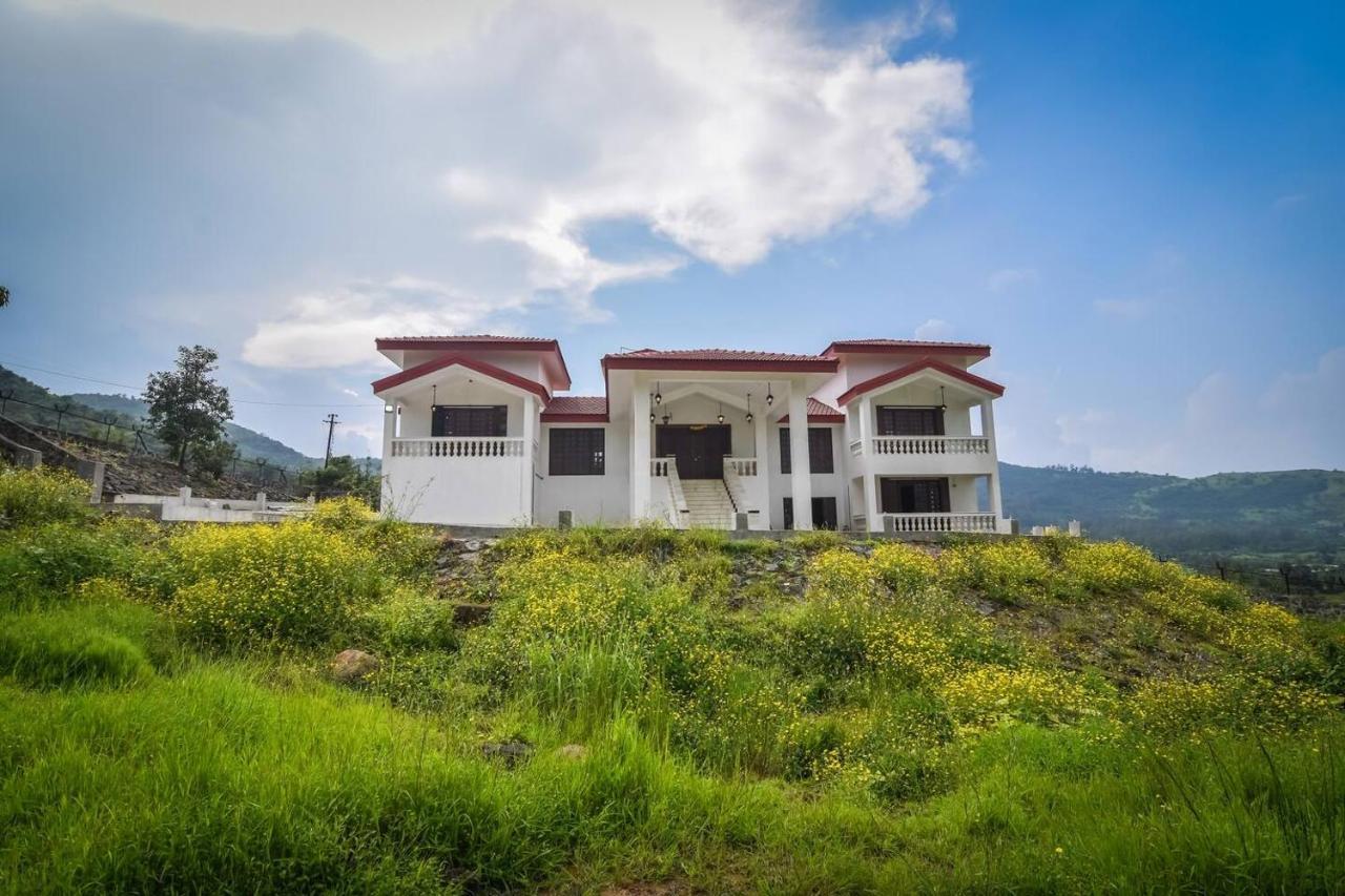 Colonial Pet Friendly 3 Bhk With Outstanding Views *