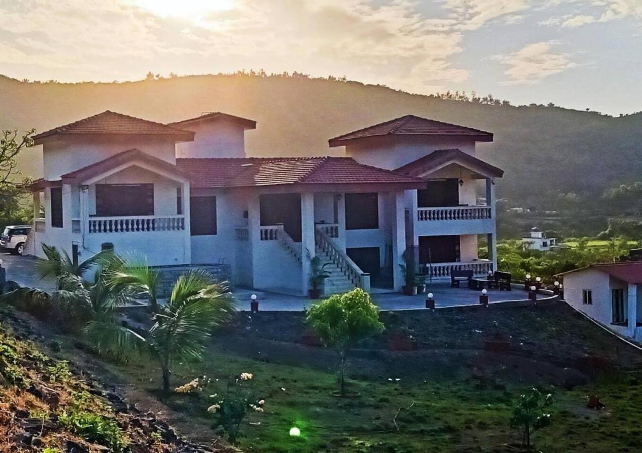 Colonial Pet Friendly 3 Bhk With Outstanding Views *