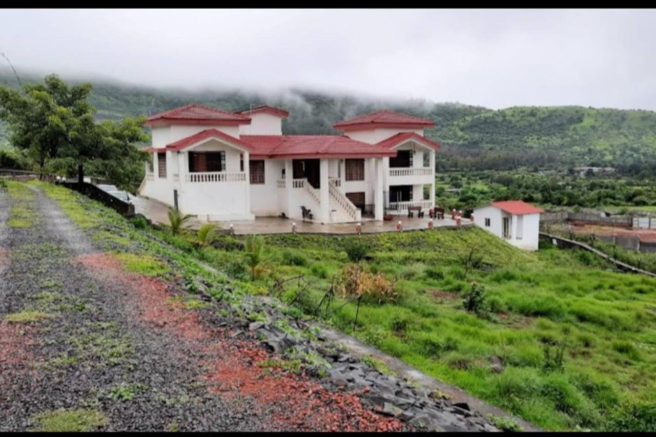 Colonial Pet Friendly 3 Bhk With Outstanding Views Villa