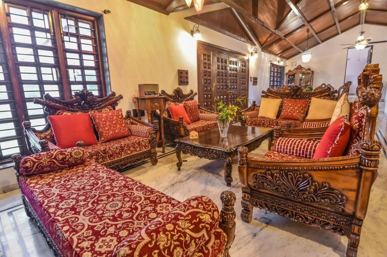 Colonial Pet Friendly 3 Bhk With Outstanding Views *