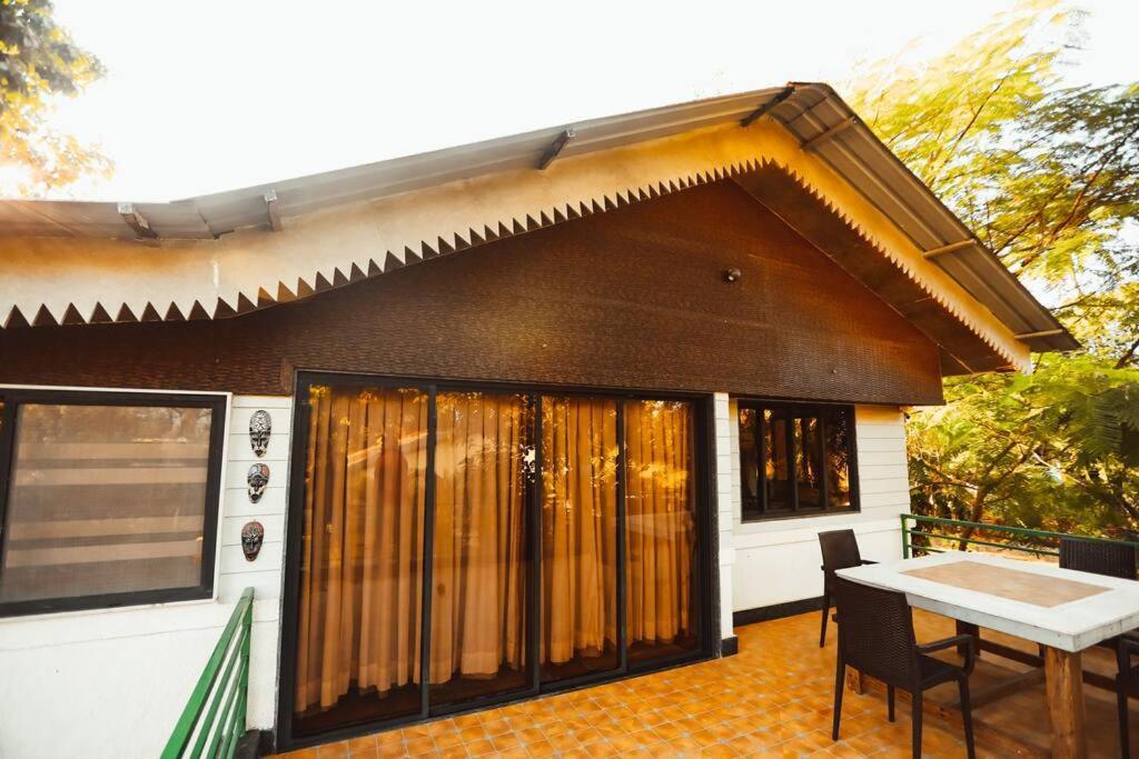 Stayscape Woodhouse 6bhk *