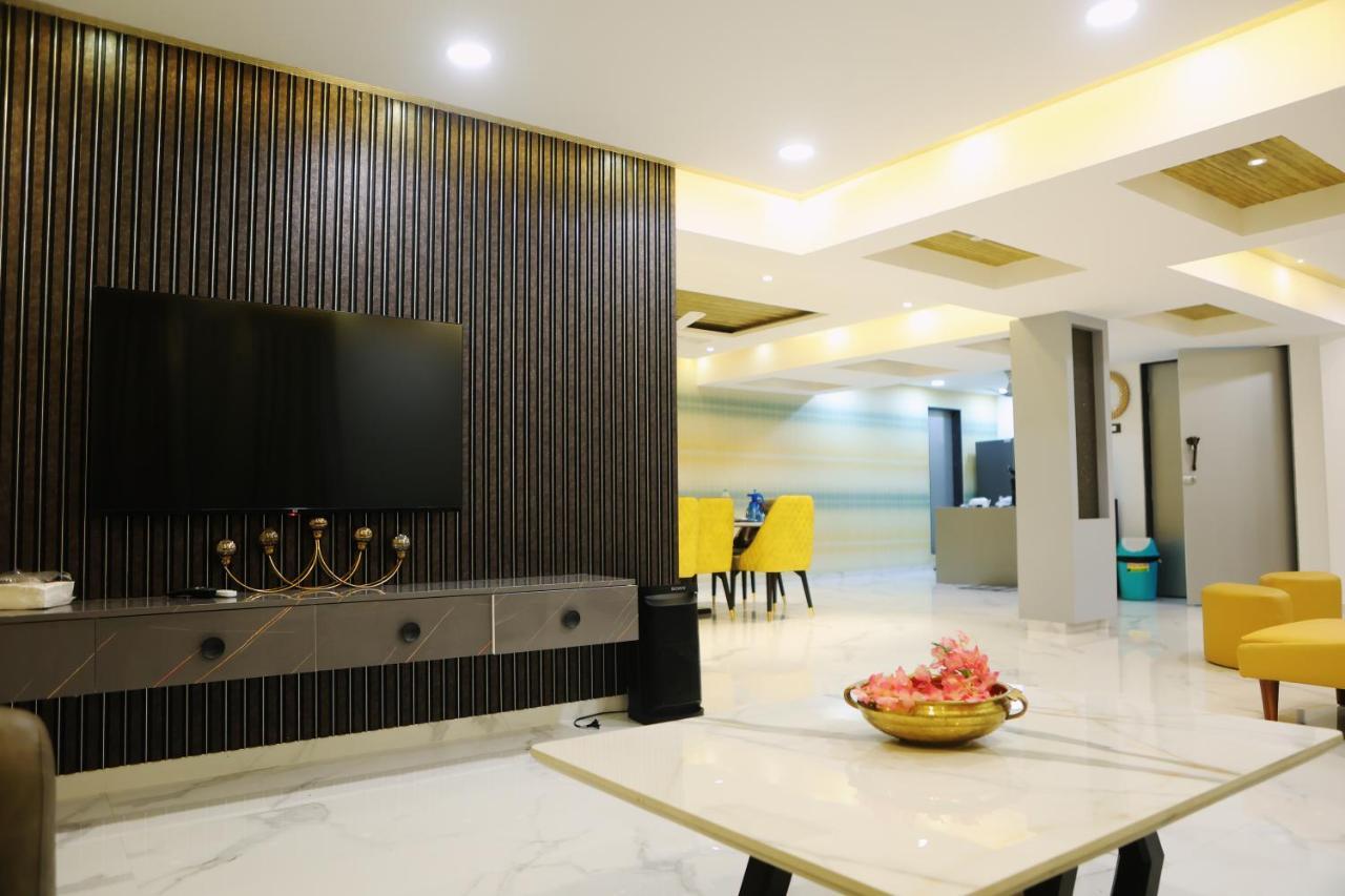 World Villa, Villa