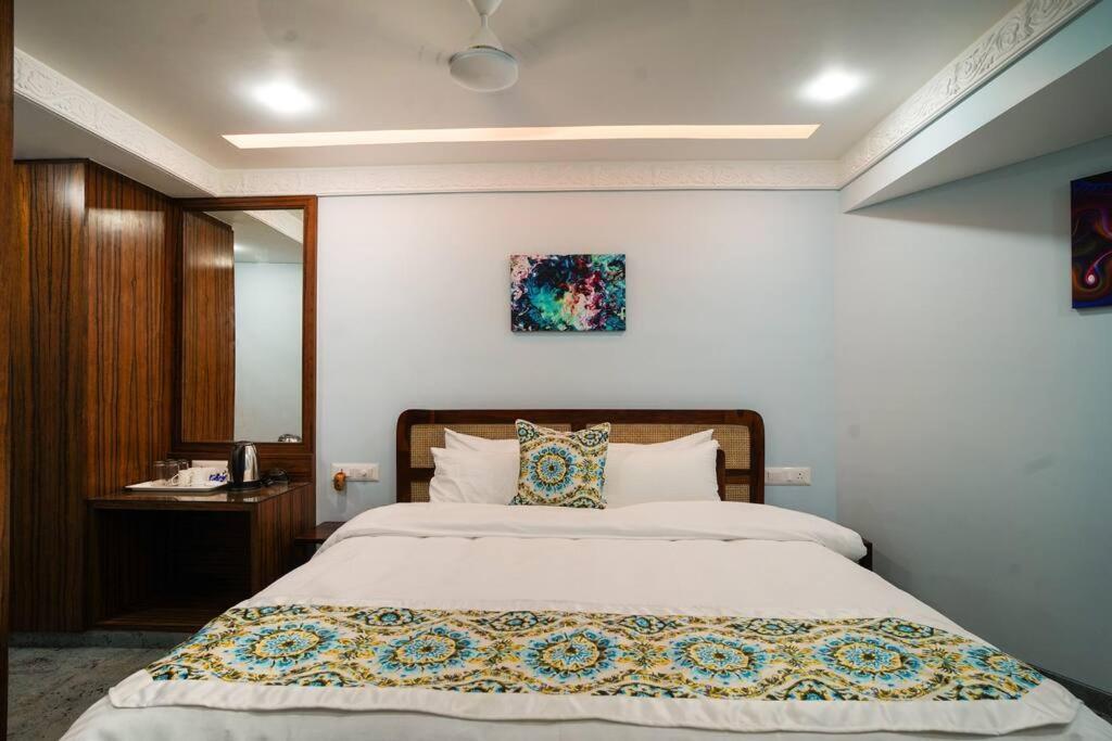 Grande Palazzo 6 Bedrooms Luxurious With Private Pool At Khandala,