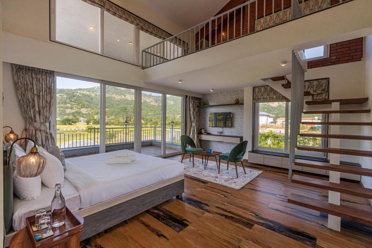 Saffronstays 11:11 Villa