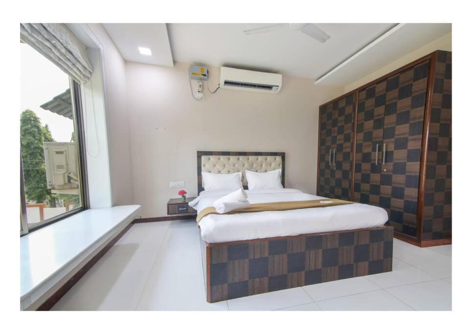 4bhk Luxury Rooftop Pool - Mars * Lonavala