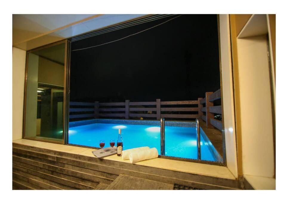 4bhk Luxury Rooftop Pool - Mars Villa *