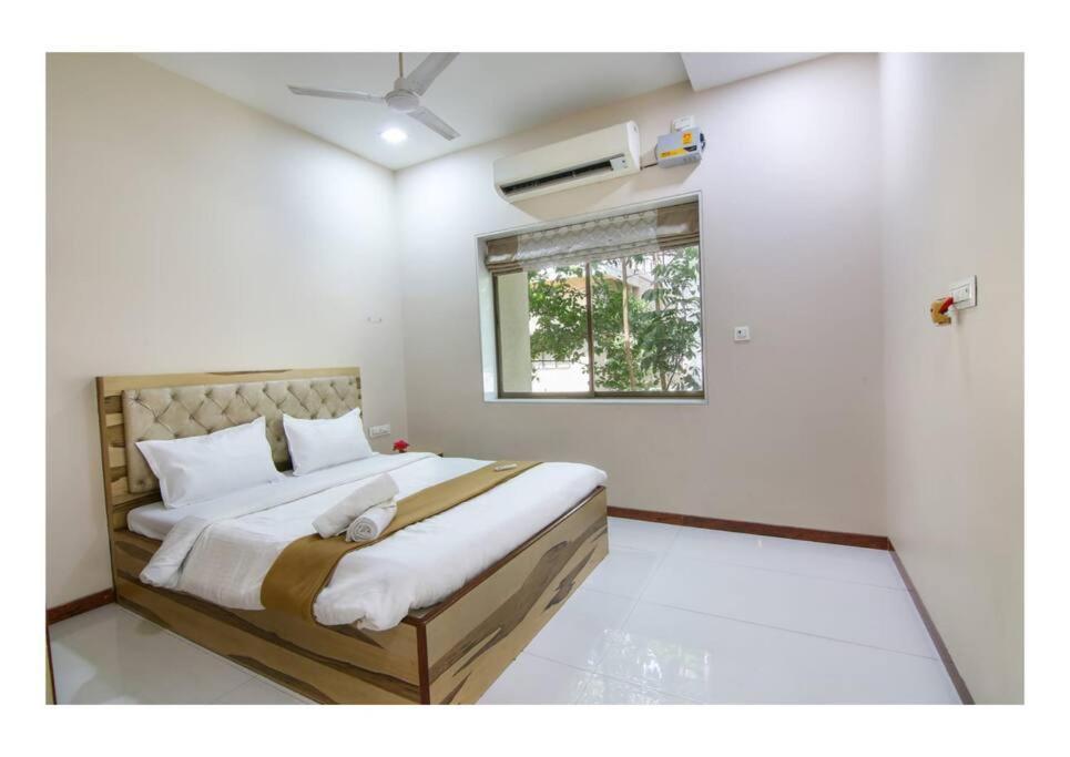4bhk Luxury Rooftop Pool - Mars Villa *