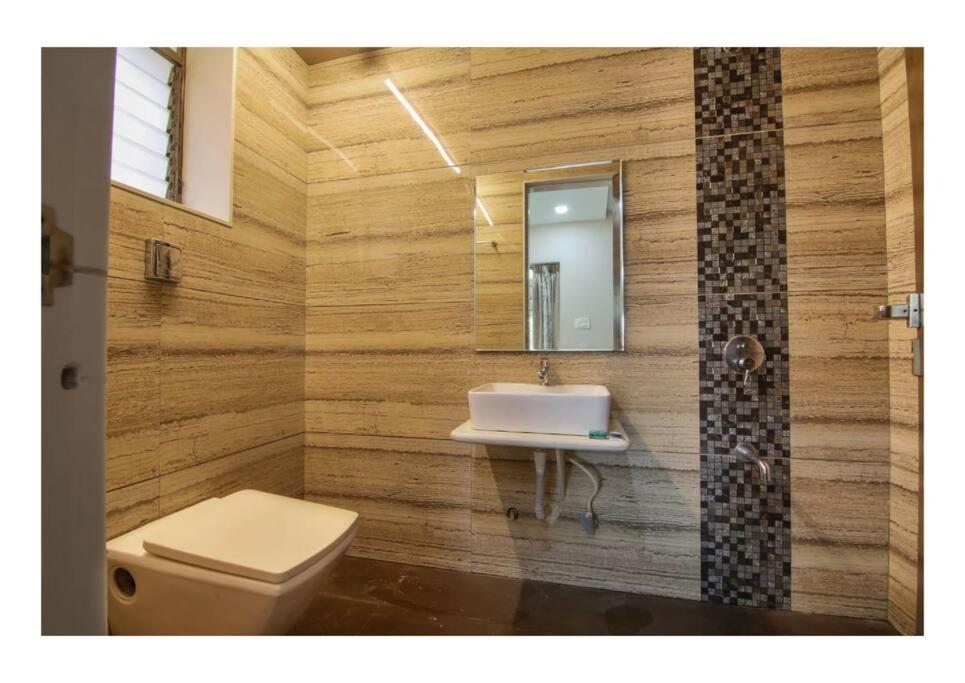 4bhk Luxury Rooftop Pool - Mars