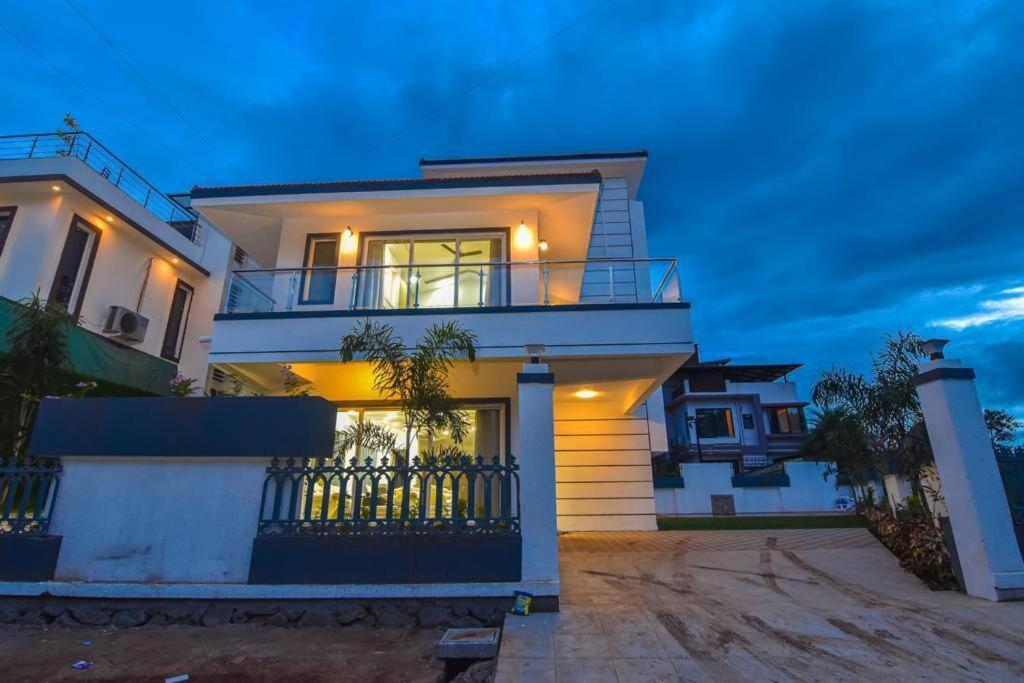 Royal Paradise Villa *