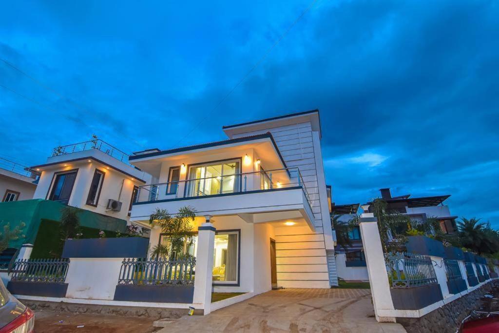 Royal Paradise Villa *