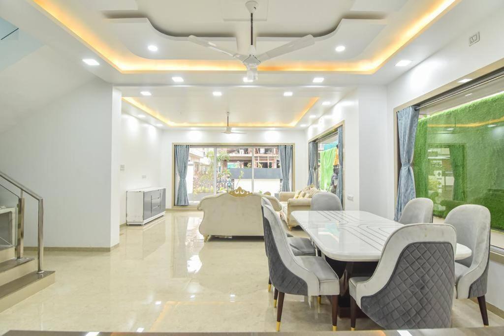 Royal Paradise Villa *