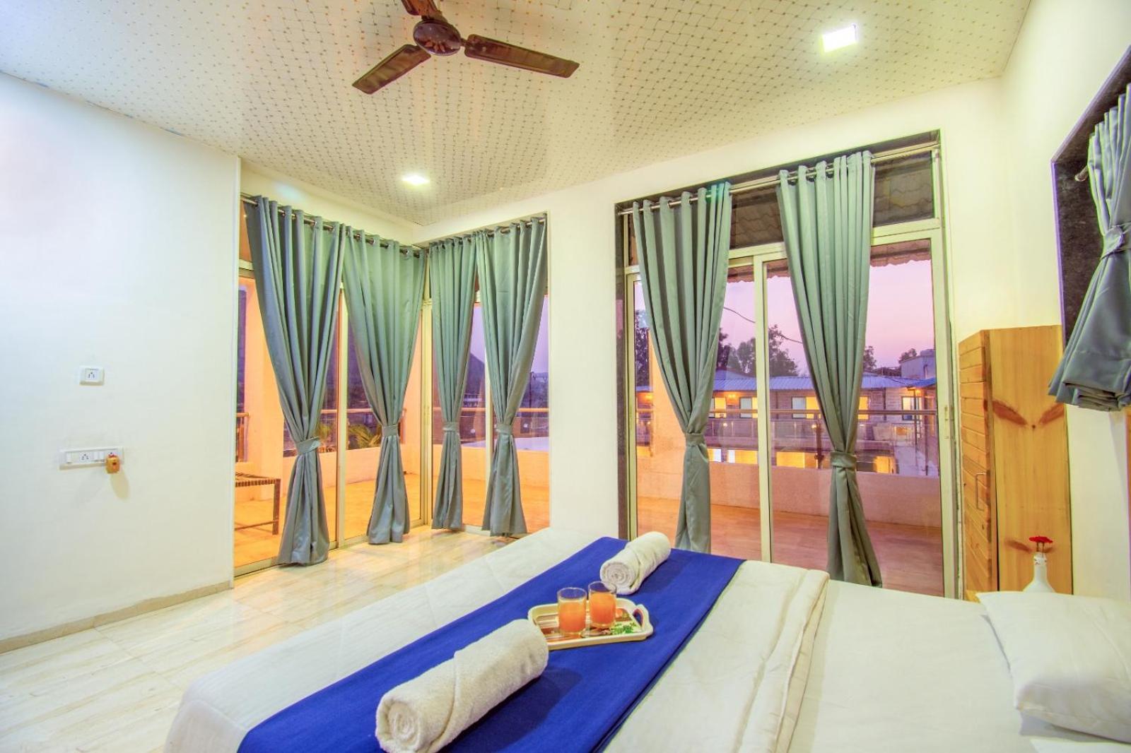 Empyrean Ll 6bhk Ll Royal Bramha Palace Ll Pvt Pool Ll Lonavala