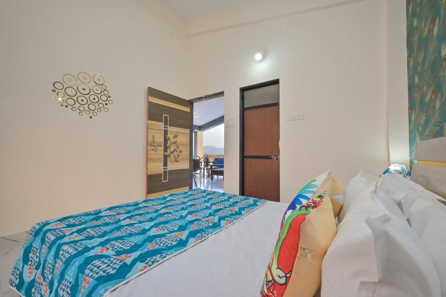 Empyrean Ll 4bhk Ll Leoncino Ll Largest Pool Ll Bbq Ii View *