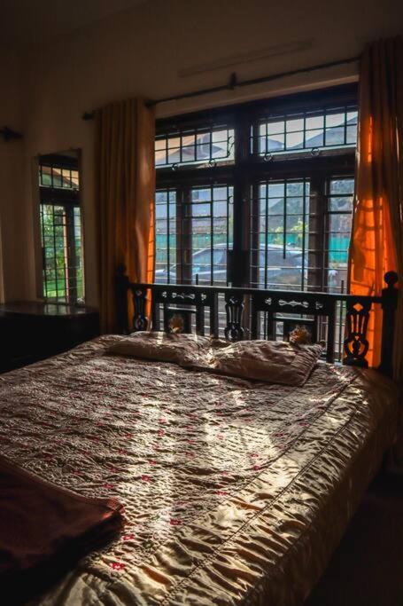 Valecha Entire 4bhkbunglow With 5000 Sq Ft Garden Villa *
