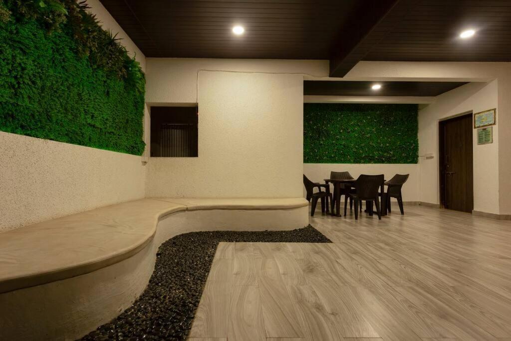 Villa Leafy Luxe 4bhk By Mysastays