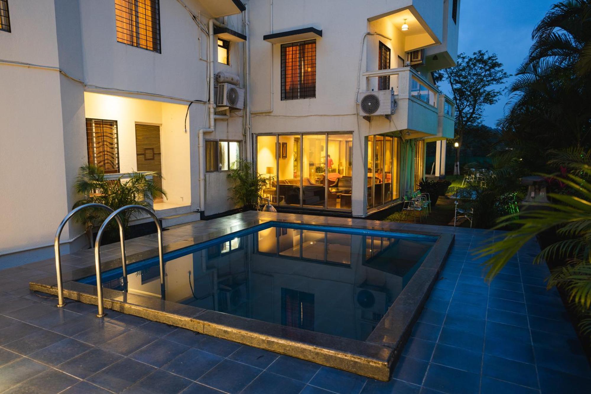 Villa Hangout Villas