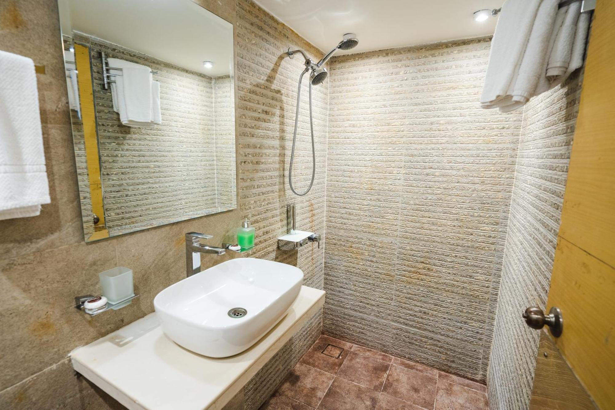 Villa Hangout Villas