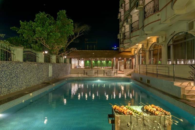 Treebo Reveniir With Pool 3*