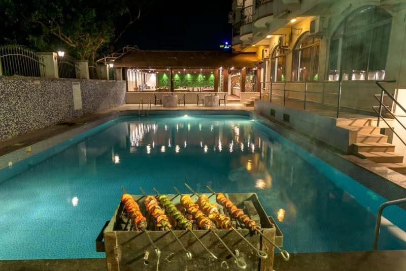 Hotel Treebo Reveniir With Pool