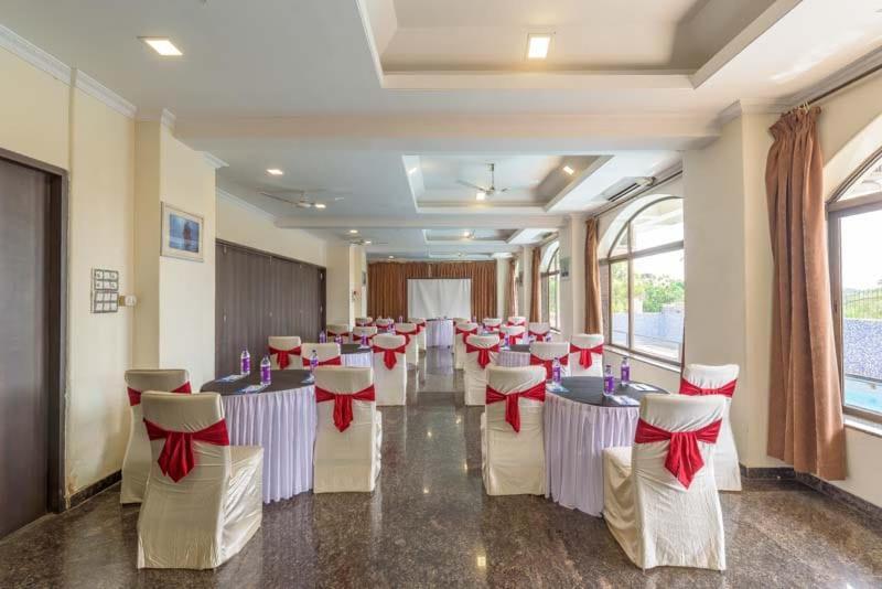 Treebo Reveniir With Pool Hotel Lonavala